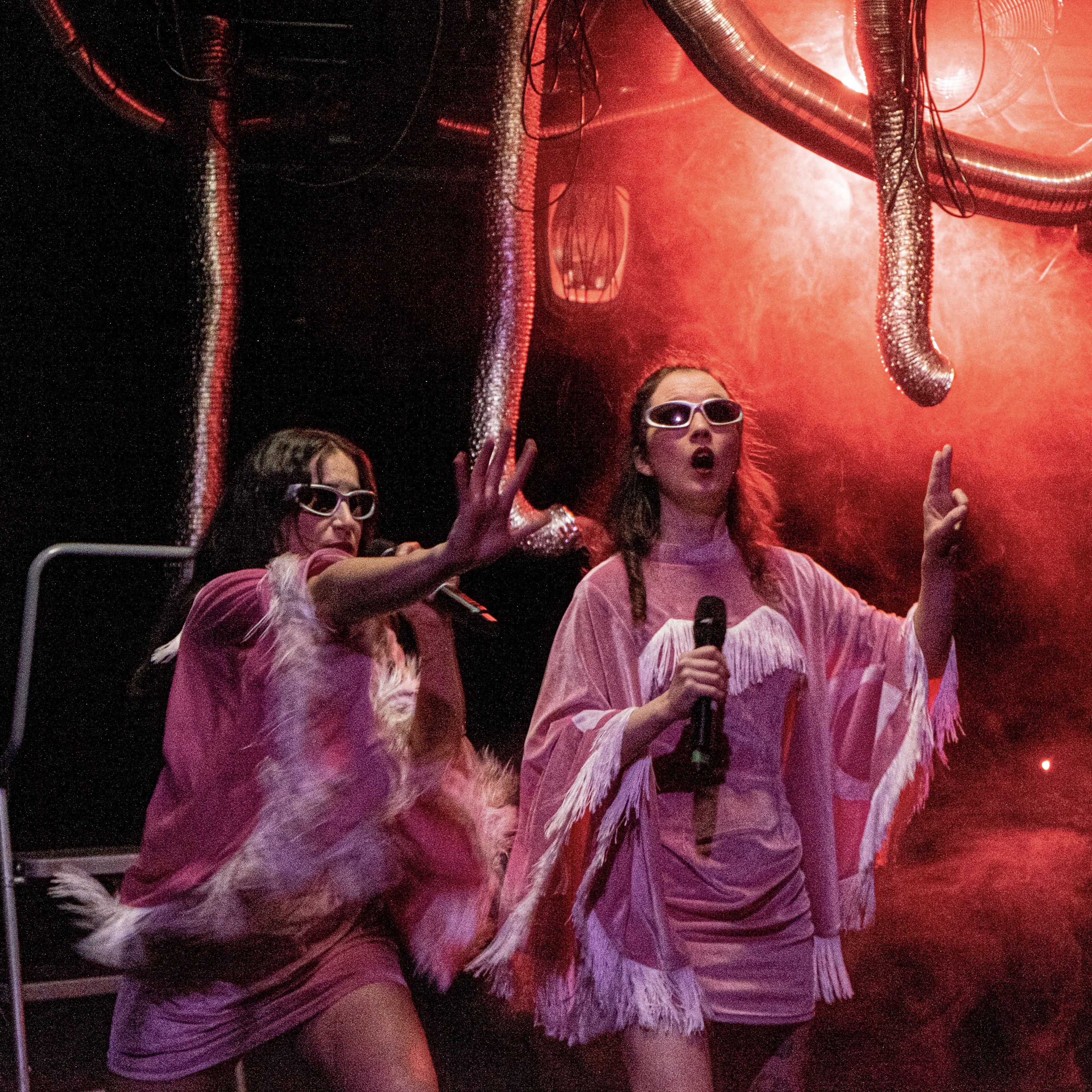 Une soirée au théâtre: You're just like a poster